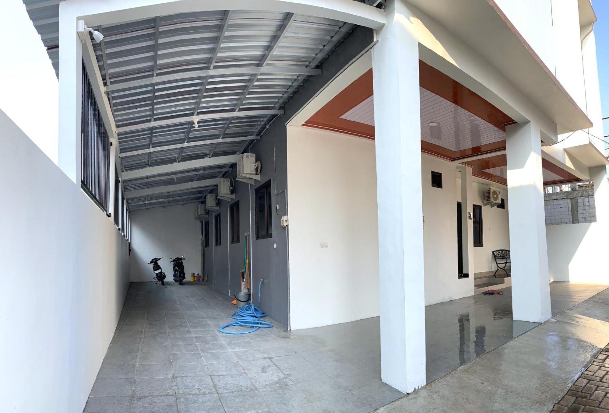 Kusuma Raya Guest House Srondolwetan Exterior foto